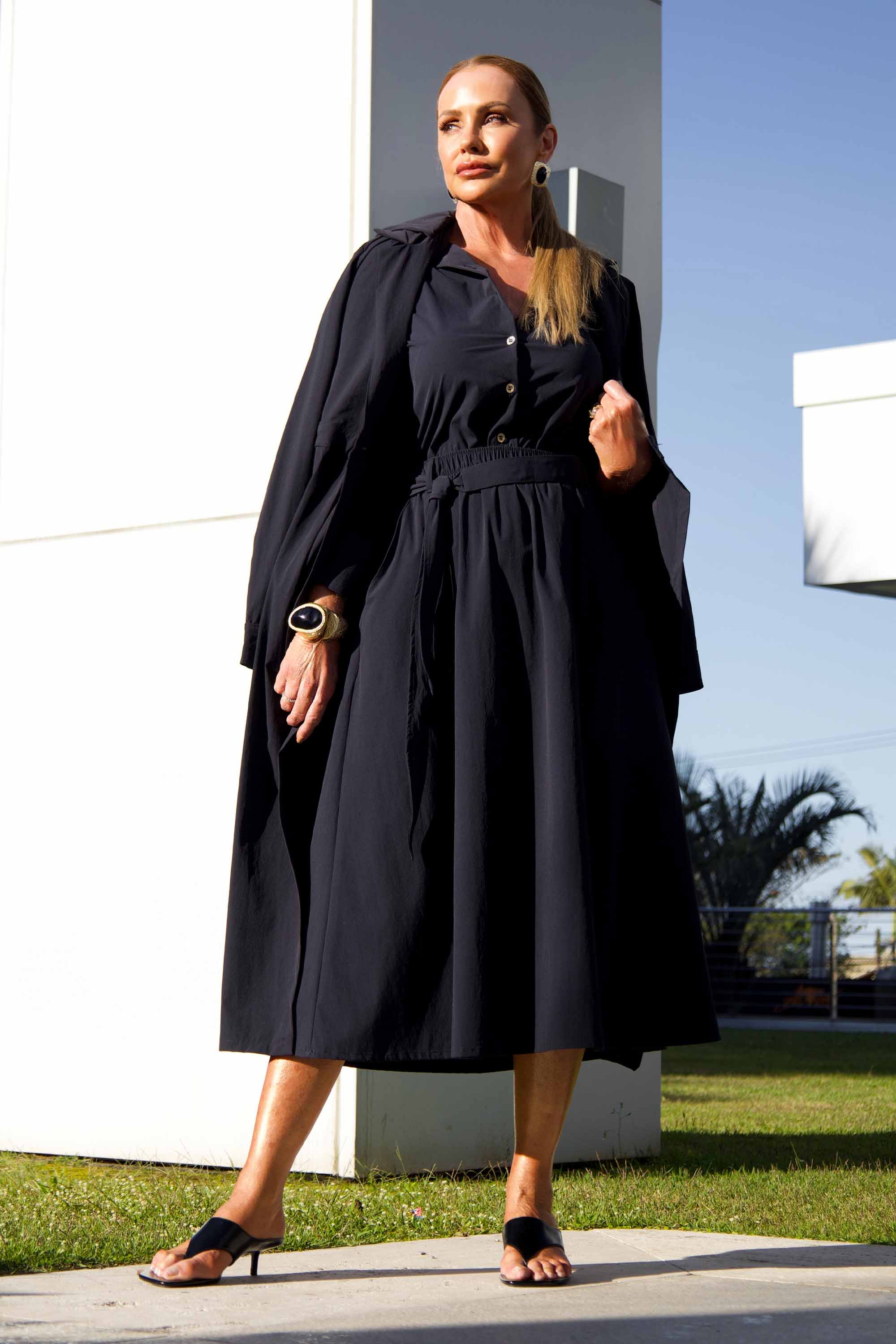 Capa com Capuz Tecido Impermeável que Não Amassa Preta