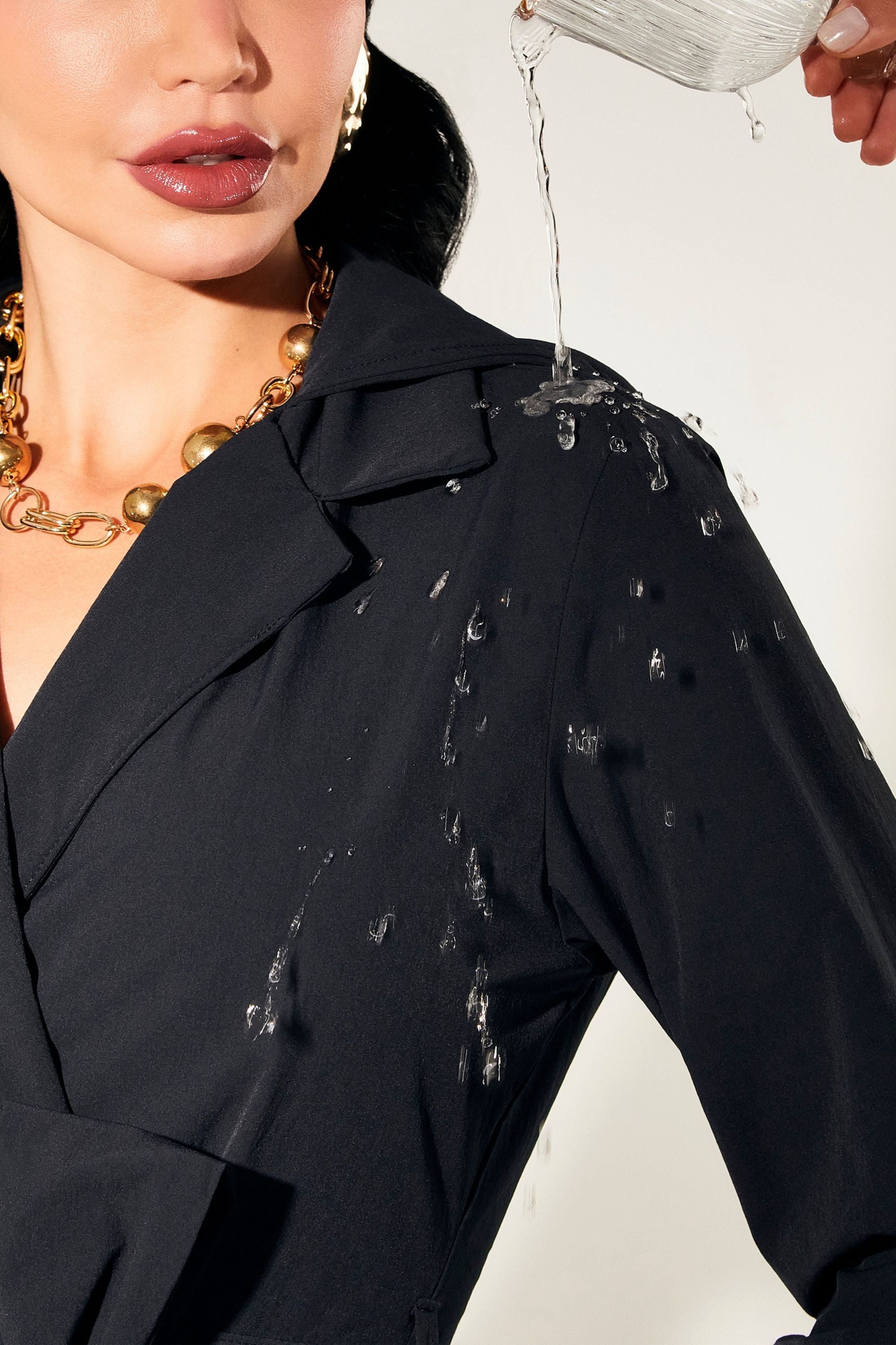 Capa com Capuz Tecido Impermeável que Não Amassa Preta