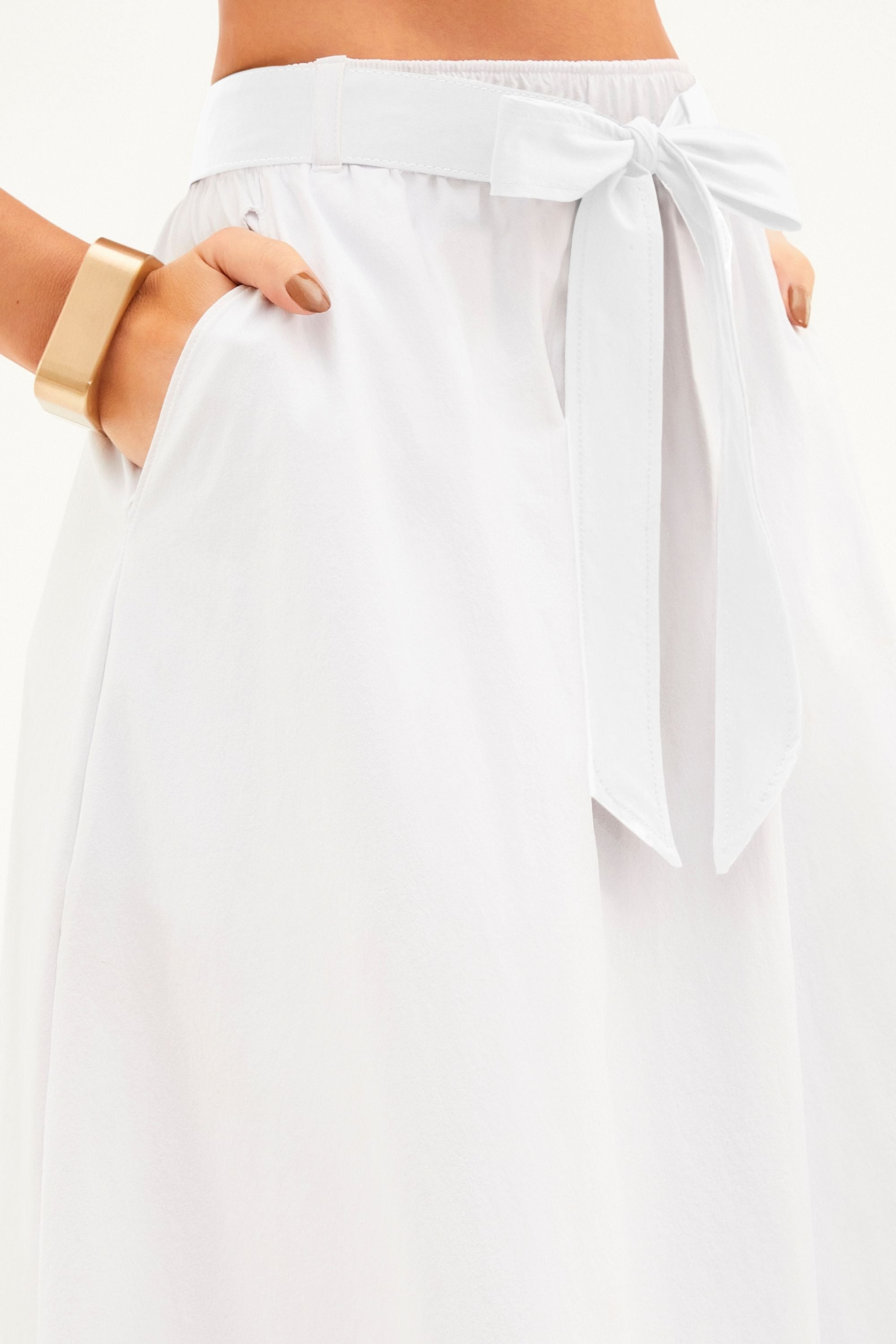 Saia Midi Fluida Tecido Impermeável que Não Amassa com Cinto Removível Branca