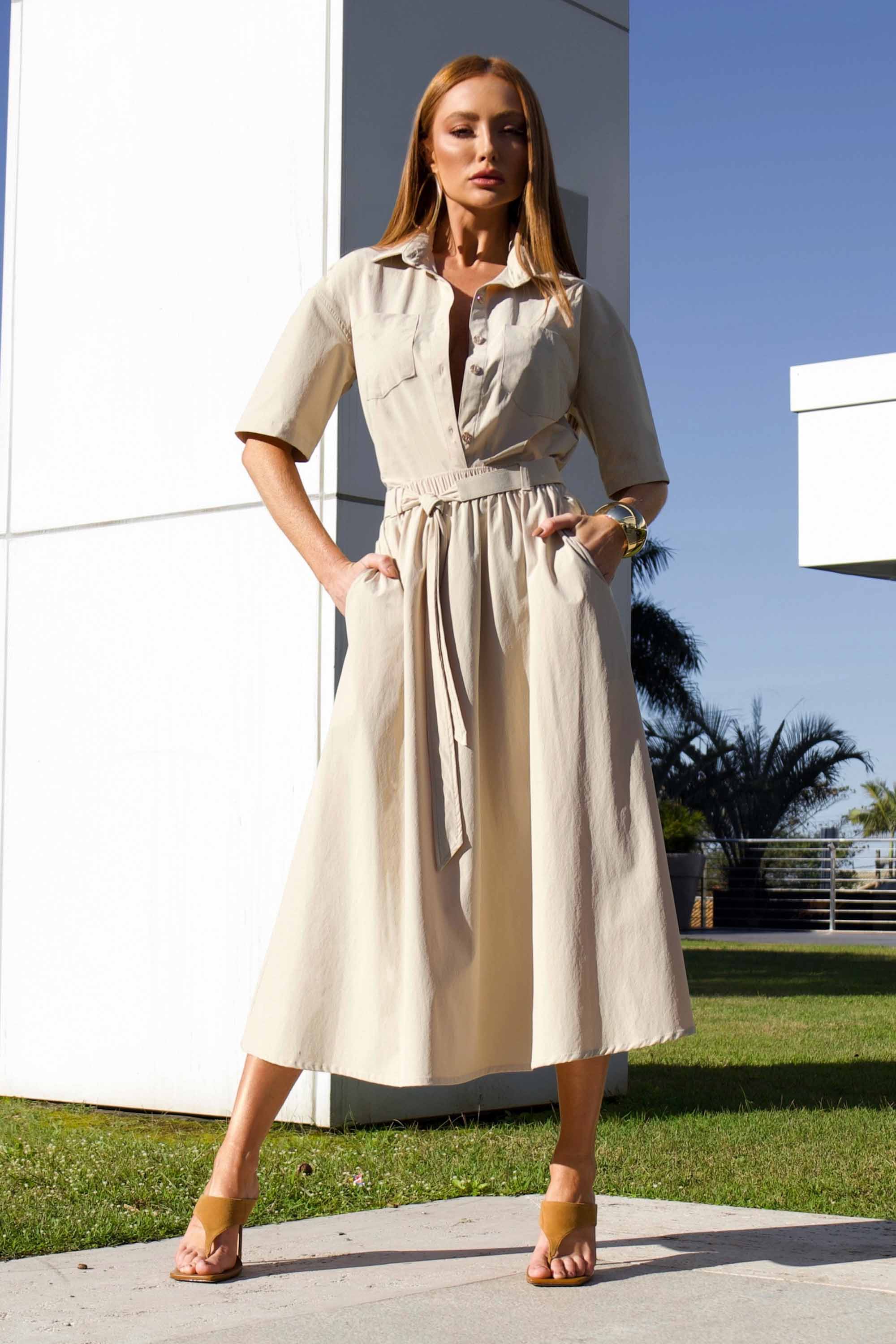 Saia Midi Fluida Tecido Impermeável que Não Amassa com Cinto Removível Nude