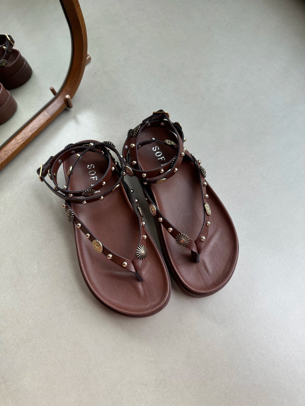 Flat Misty marrom terra